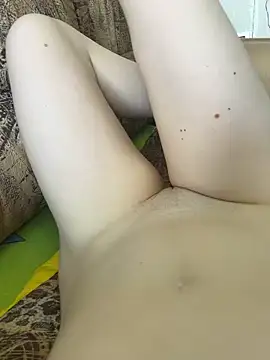 juicygamess (F teen) - Show ass hole
