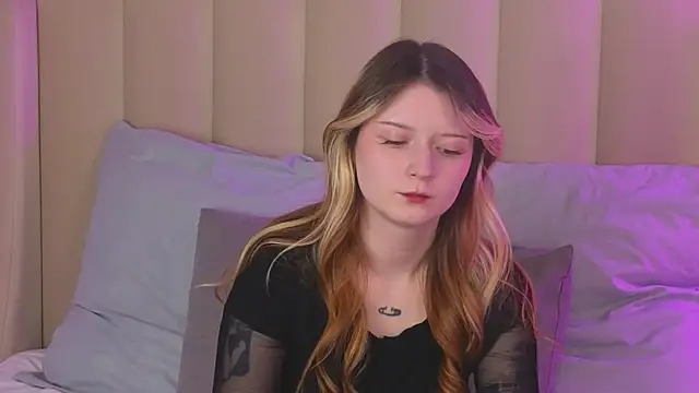 AlyssFrost webcam