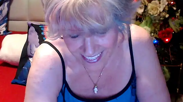 HappyWomanOn webcam