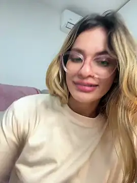 cuteluci_ webcam
