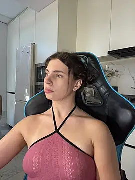 CurlyLara webcam
