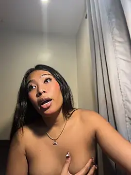 hugecock_tamira webcam