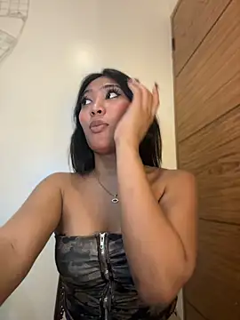 hugecock_tamira webcam