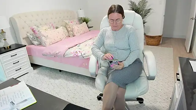 Vika73 live cam on StripChat