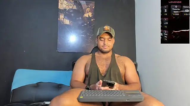 Big_furry_bear13 webcam