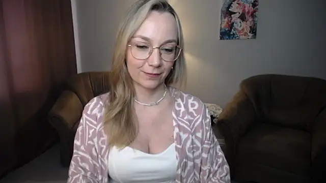 Ava_Elior webcam