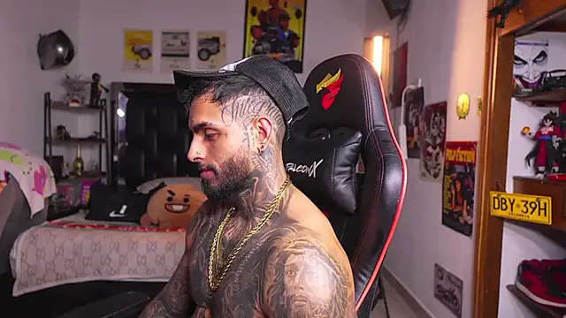 logan_hugh8 webcam