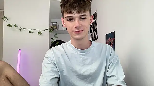 YourMilkyGuy webcam