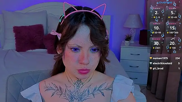 EricaMoonn webcam