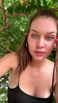 KikiWatson webcam