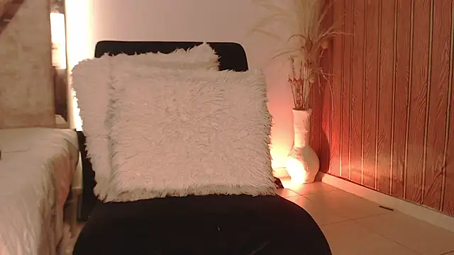 AGATHAA_WHITE webcam