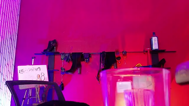 MistressSlut1 webcam