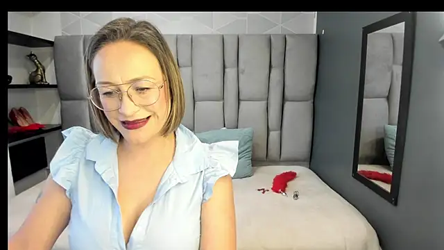 Charlot_milf webcam