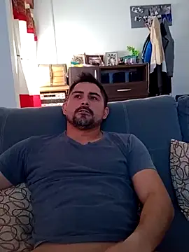 Bradd_32 live cam on StripChat