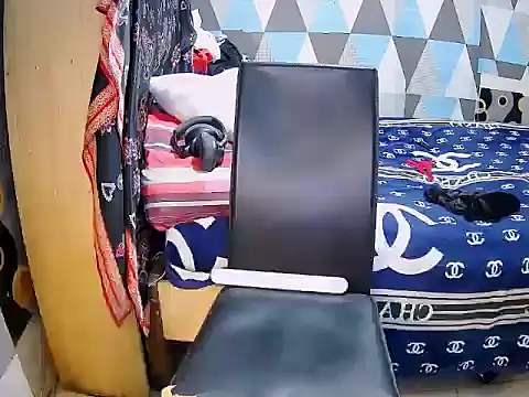 Trish_CurveCock webcam