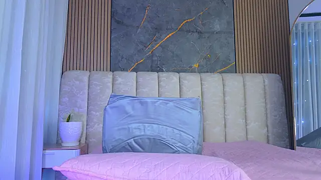 mia_scot webcam