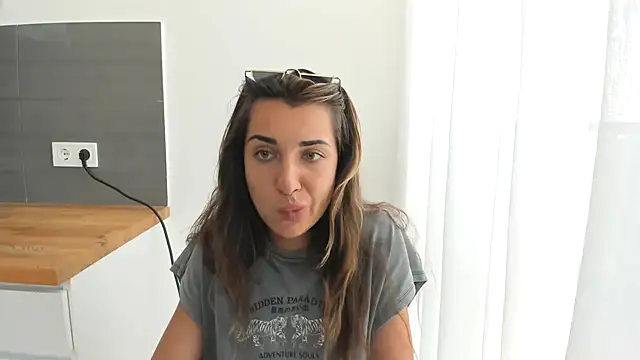 summmmersky1 - Summmmersky1's free webcam - UK Sex Cams