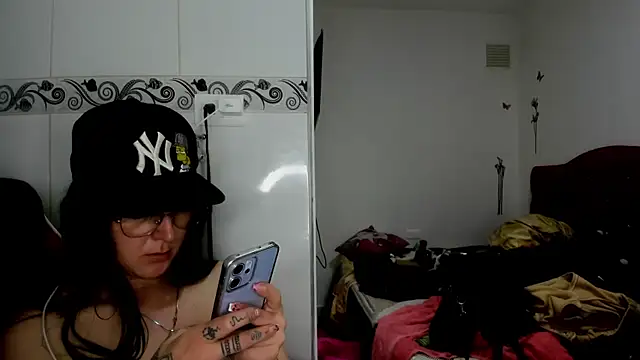 Sweet-Suck69 webcam