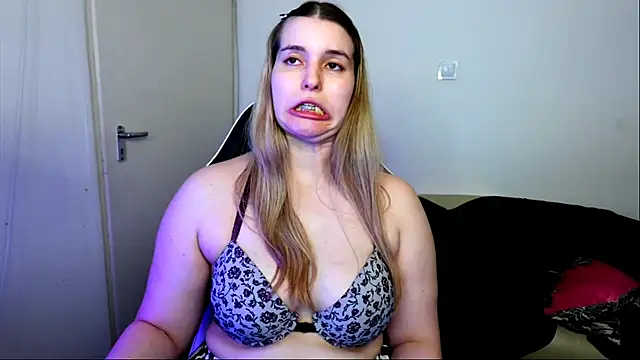ShyHotNerd webcam
