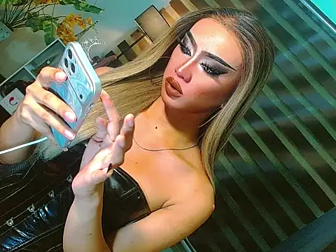 HOLLYWOOD_QUEEN_88 webcam