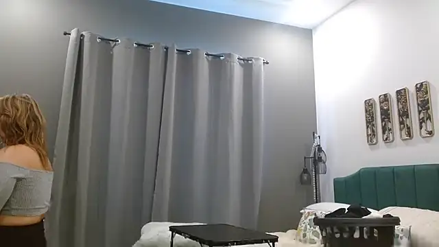 HazelSkyesChat webcam