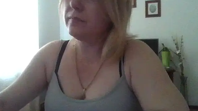 ElenaLove888 webcam