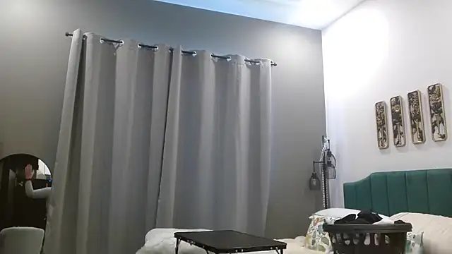 HazelSkyesChat webcam