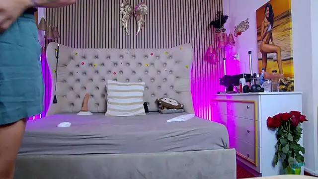 PlayfulShow live cam on StripChat