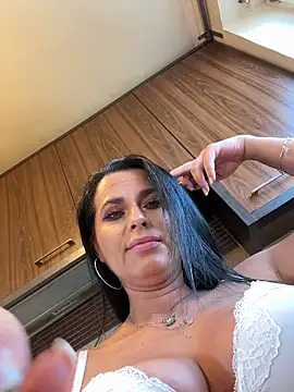 Hotmomcheckk_ webcam