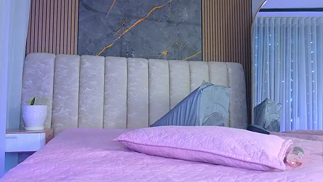 mia_scot webcam