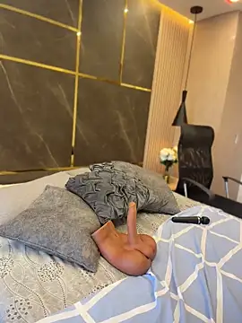 emily-Hornyy webcam