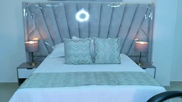 Layla_Breezee webcam