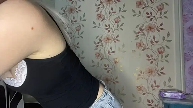 WhitePowerGirl webcam