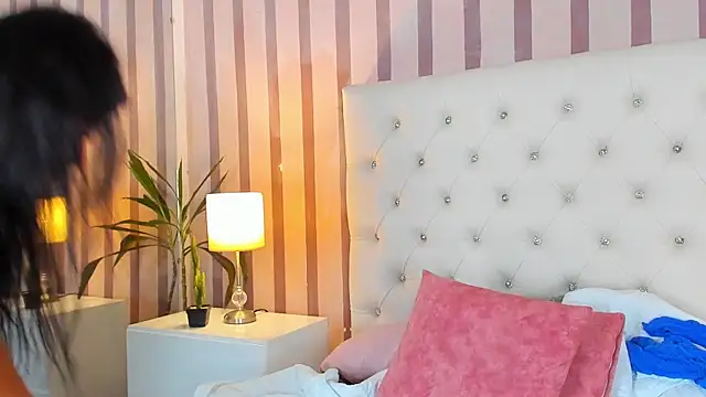 Mia-Stones webcam