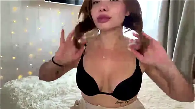 Lia_be_mine webcam