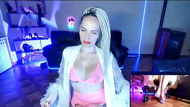 Monicamaxwell webcam
