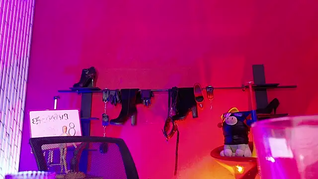MistressSlut1 webcam