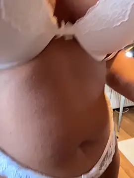 Hotmomcheckk_