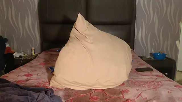 BoobsQueen46K webcam