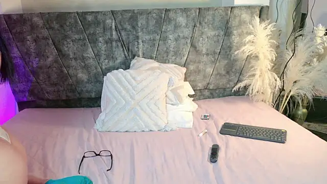 MadisonCollinss_ webcam