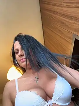 Hotmomcheckk_ webcam