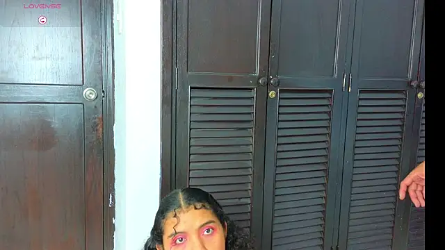 CURVYANDKING_CR webcam