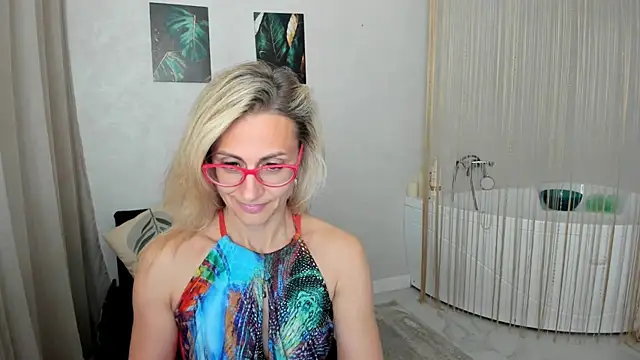 MuseOfStage live cam on StripChat