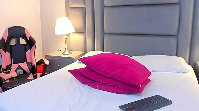 KendalFoxx webcam