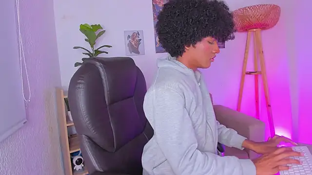 naomisaenz_ (M twink) - Amazing view! Turn around and show cock