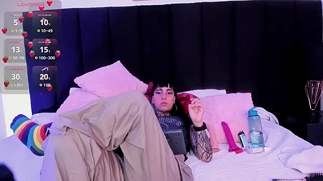 izzy_moon7 webcam
