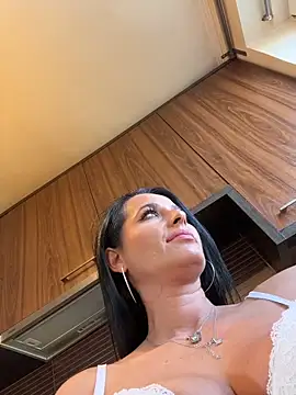 Hotmomcheckk_