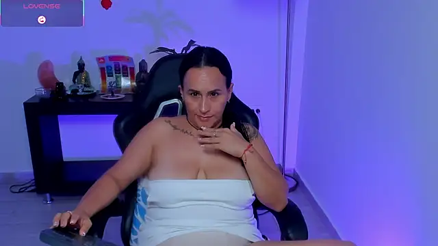 Sara_Charmy webcam