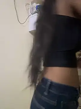 LuxeAura live cam on StripChat