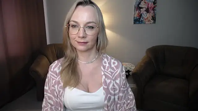 Ava_Elior live cam on StripChat